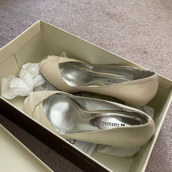 Naturalizer White Heels | Size 7M - Picture 5 of 8